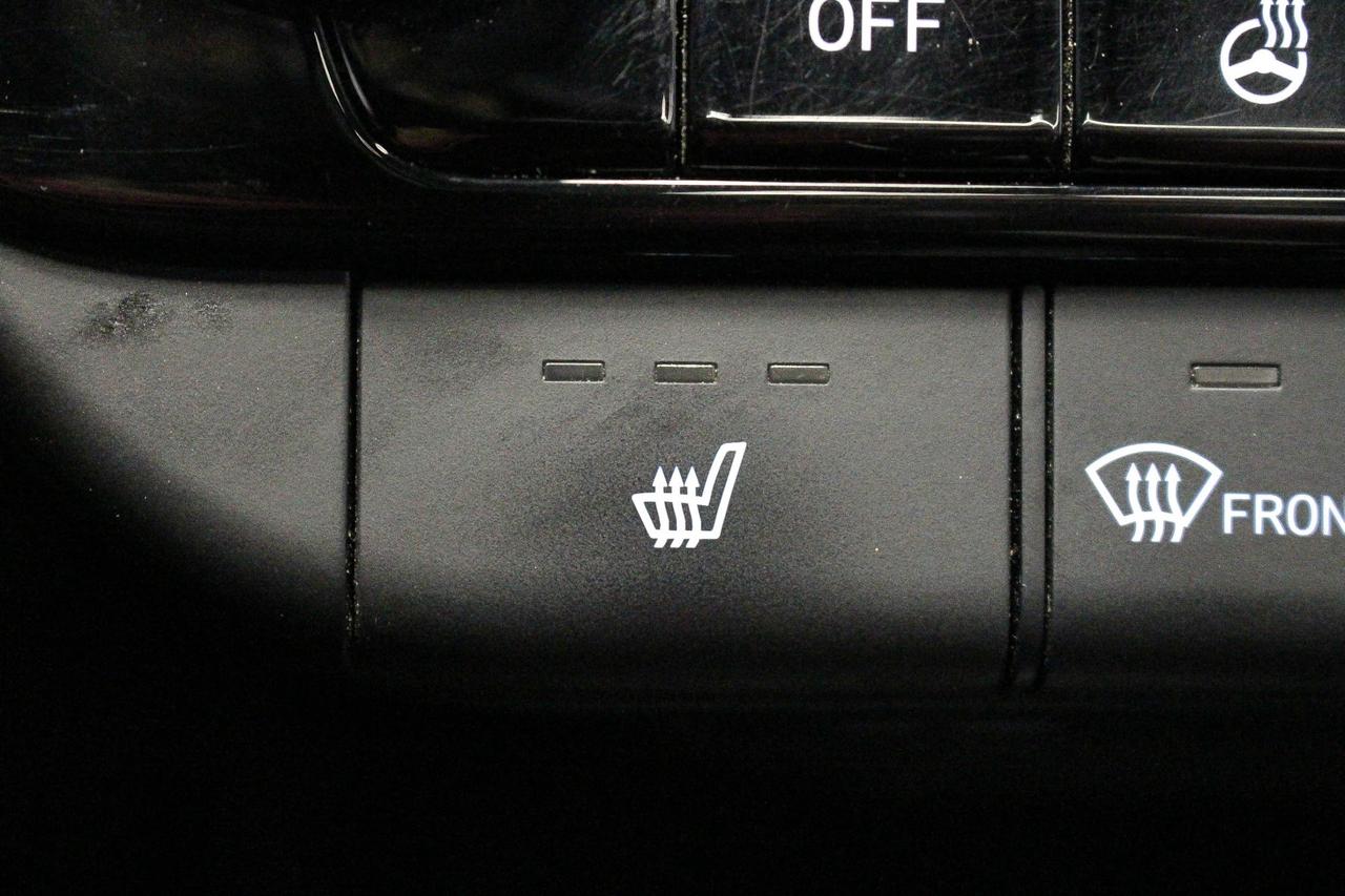 2021 Hyundai Elantra Preferred CLOTH UPHOLSTERY - APPLE CARPLAY AND ANDROID AUTO - CLEAN CARFAX! Photo