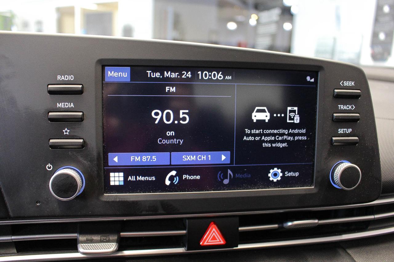 2021 Hyundai Elantra Preferred CLOTH UPHOLSTERY - APPLE CARPLAY AND ANDROID AUTO - CLEAN CARFAX! Photo