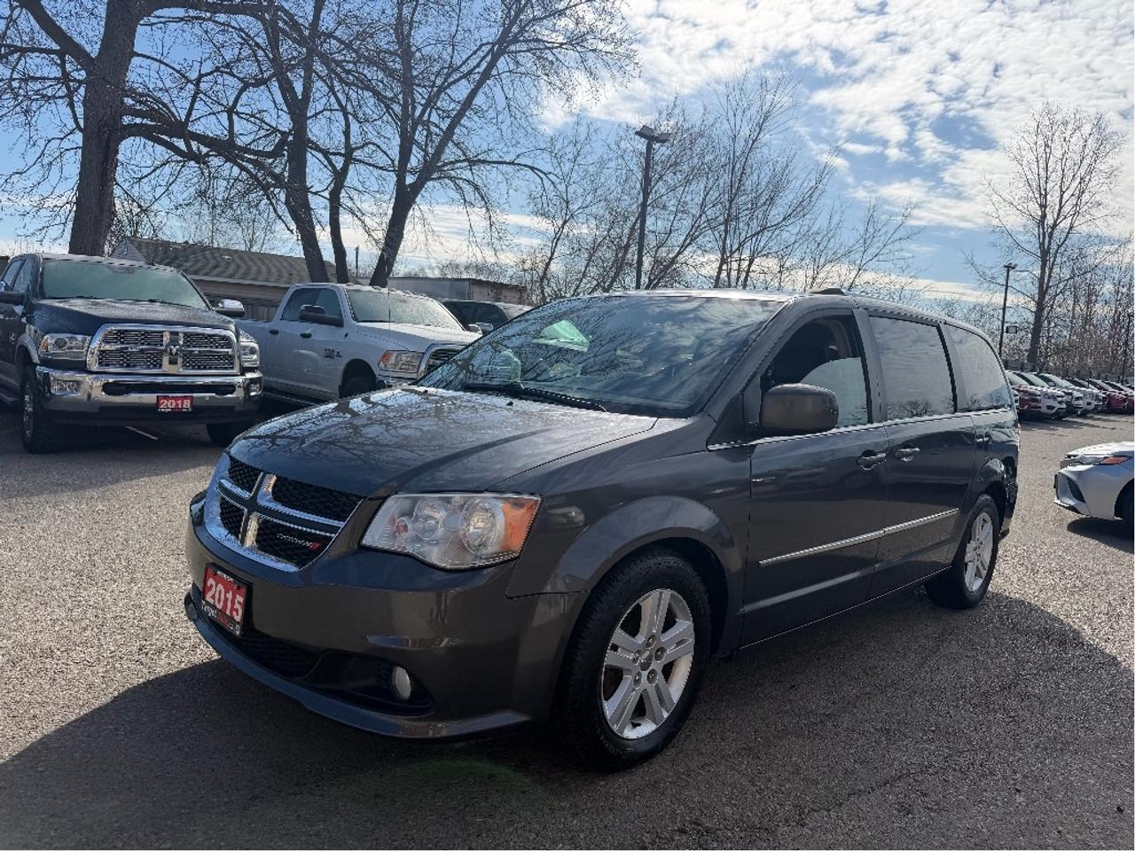 2015 Dodge Grand Caravan Crew Plus Photo2