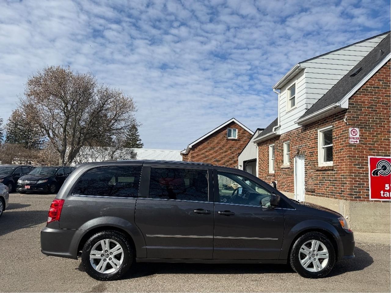 2015 Dodge Grand Caravan Crew Plus Photo