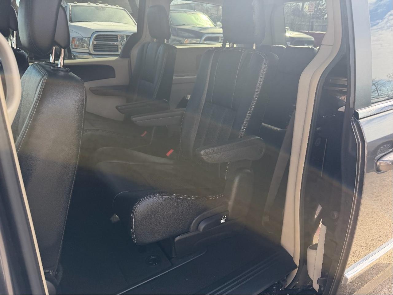 2015 Dodge Grand Caravan Crew Plus Photo