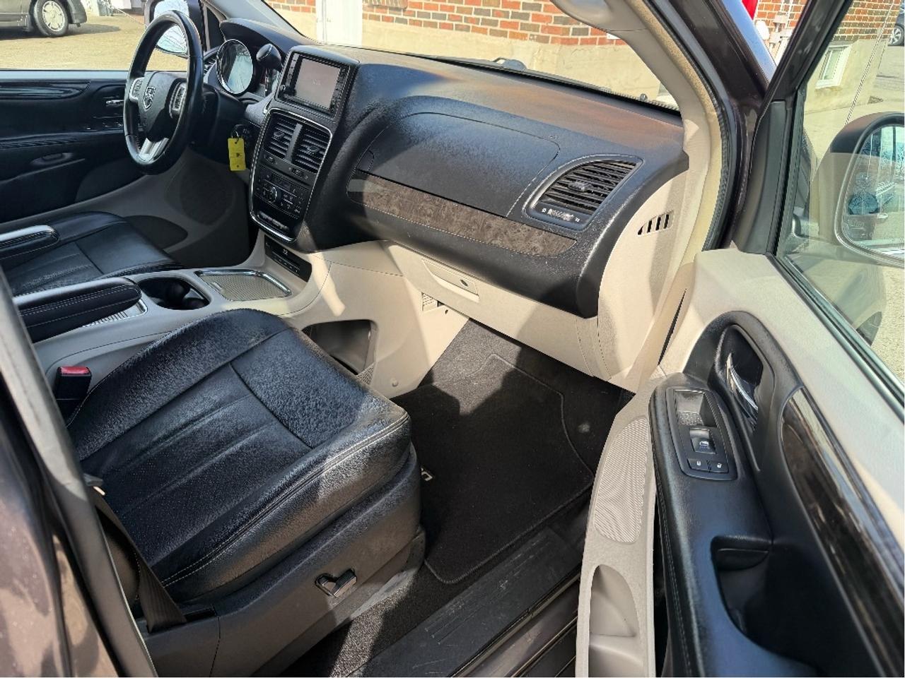 2015 Dodge Grand Caravan Crew Plus Photo