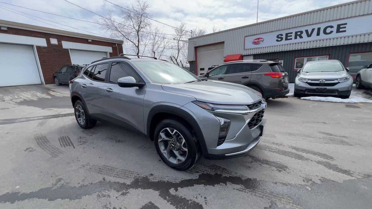 2025 Chevrolet Trax LT | HTD LEATHER | SUNROOF |CARPLAY | REMOTE START Photo