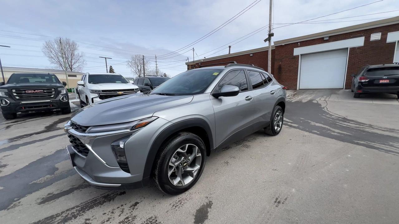 2025 Chevrolet Trax LT | HTD LEATHER | SUNROOF |CARPLAY | REMOTE START Photo