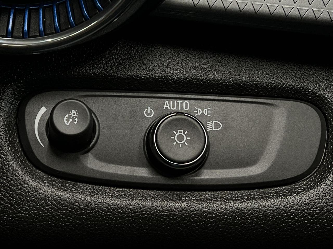 2025 Chevrolet Trax LT | HTD LEATHER | SUNROOF |CARPLAY | REMOTE START Photo