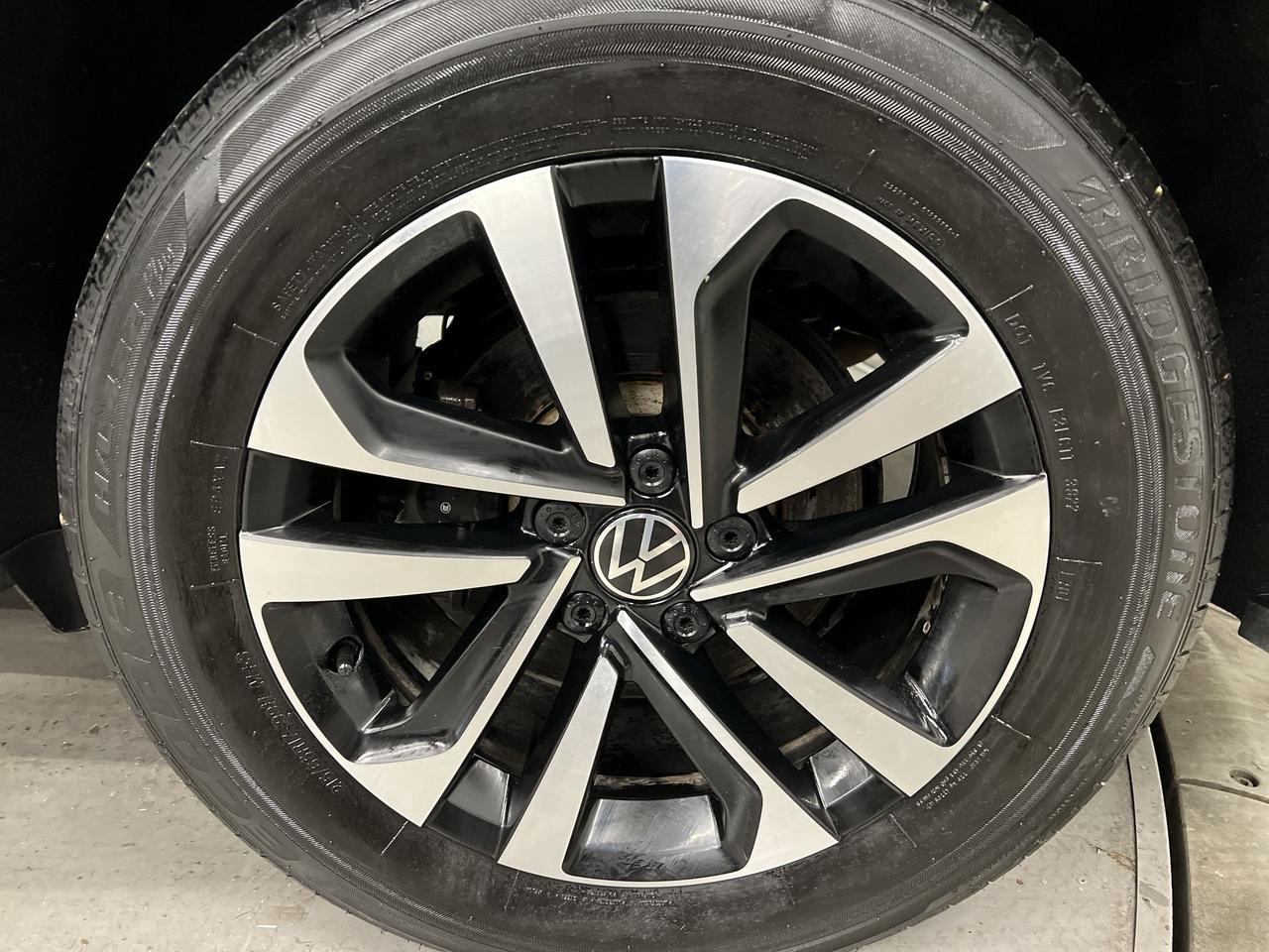 2023 Volkswagen Tiguan AWD | HTD SEATS | CARPLAY | 17IN ALLOYS | REAR CAM Photo