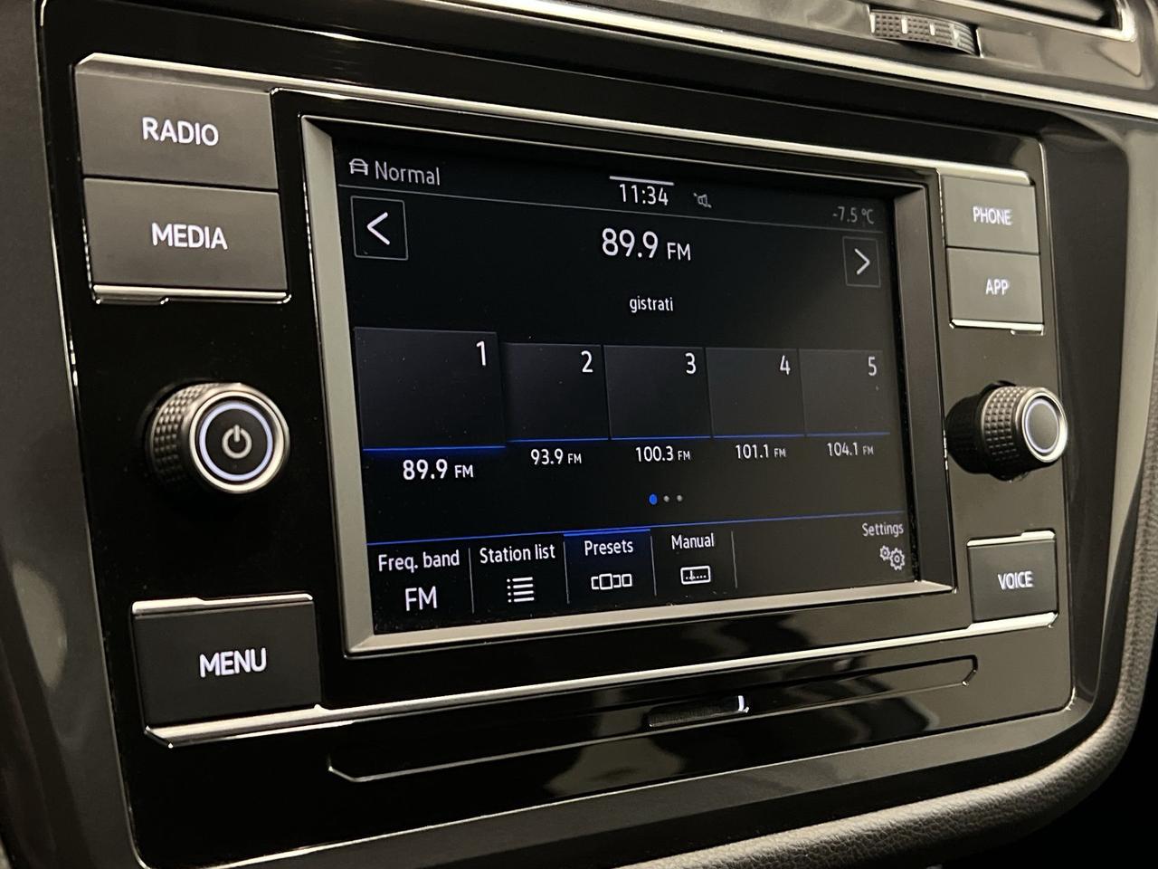 2023 Volkswagen Tiguan AWD | HTD SEATS | CARPLAY | 17IN ALLOYS | REAR CAM Photo