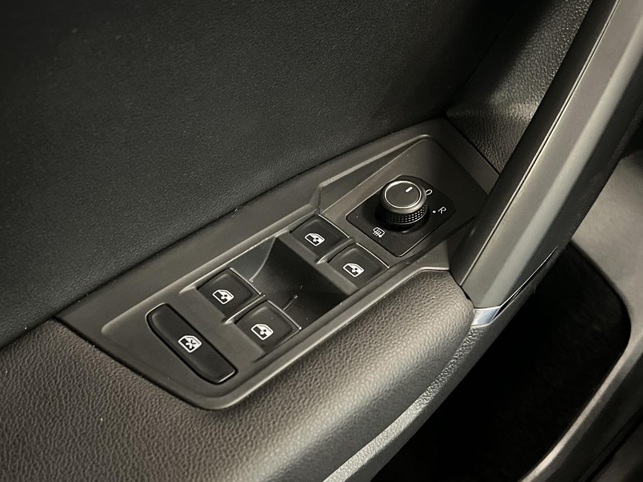 2018 Volkswagen Tiguan COMFORTLINE AWD | HTD LEATHER |PANO ROOF | CARPLAY Photo