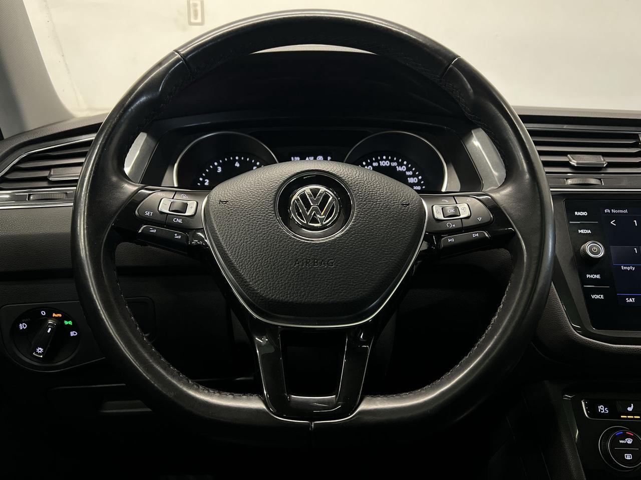 2018 Volkswagen Tiguan COMFORTLINE AWD | HTD LEATHER |PANO ROOF | CARPLAY Photo