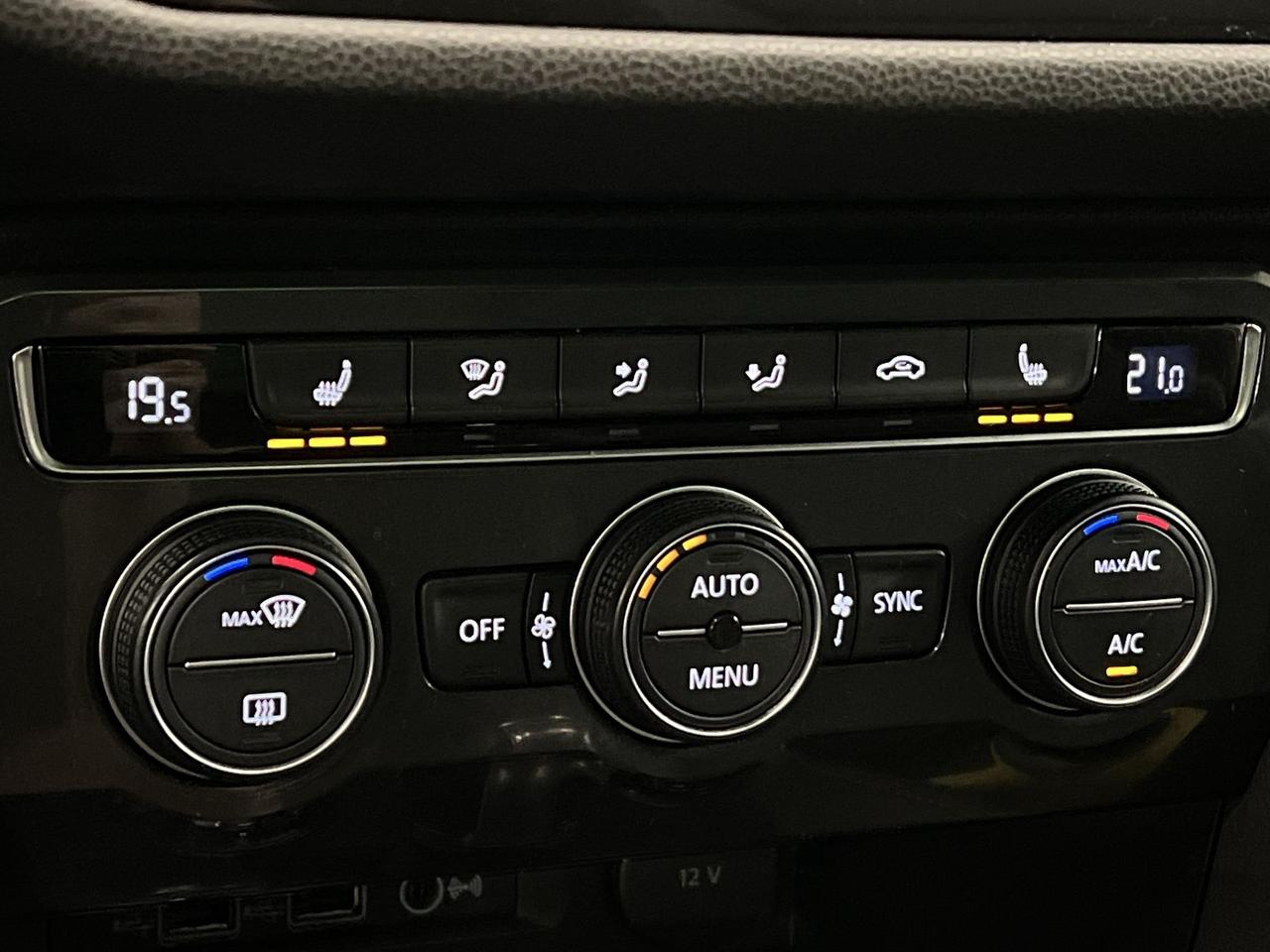 2018 Volkswagen Tiguan COMFORTLINE AWD | HTD LEATHER |PANO ROOF | CARPLAY Photo