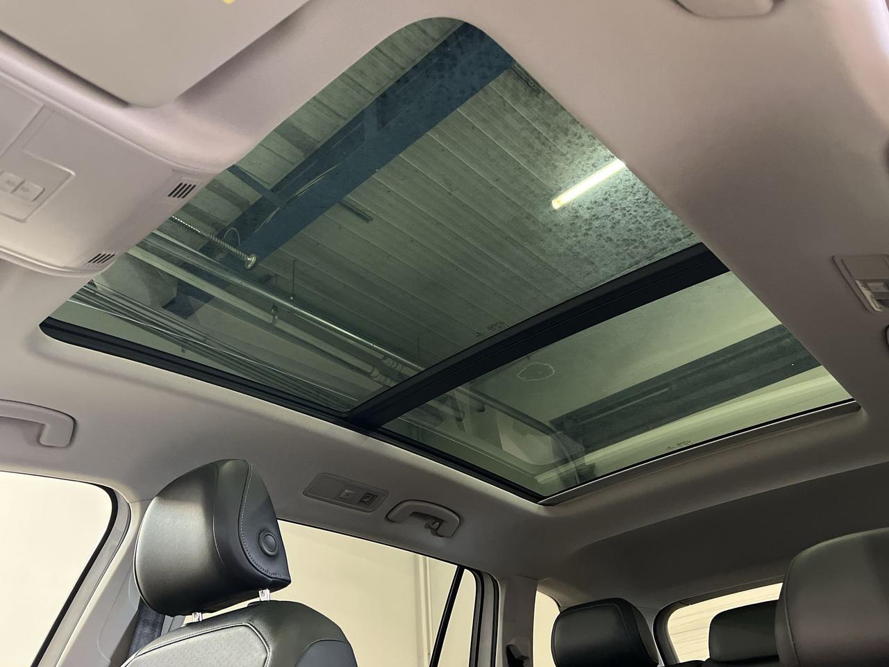 2018 Volkswagen Tiguan COMFORTLINE AWD | HTD LEATHER |PANO ROOF | CARPLAY Photo