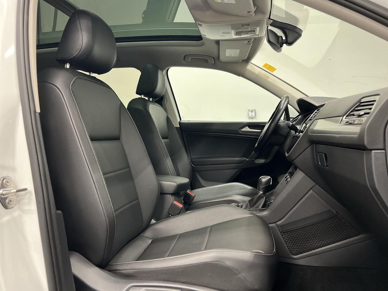 2018 Volkswagen Tiguan COMFORTLINE AWD | HTD LEATHER |PANO ROOF | CARPLAY Photo