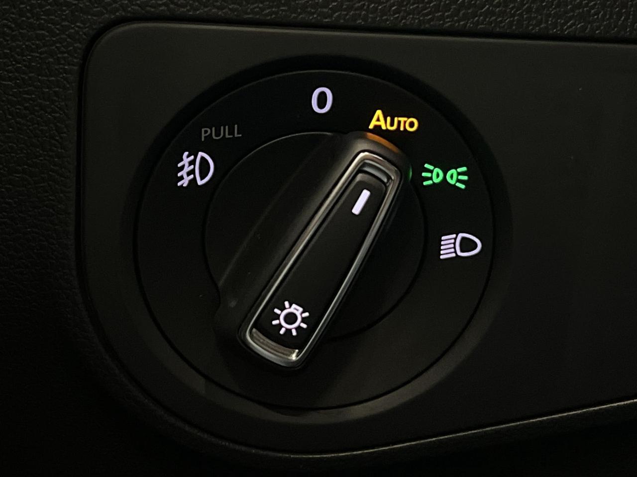 2018 Volkswagen Tiguan COMFORTLINE AWD | HTD LEATHER |PANO ROOF | CARPLAY Photo