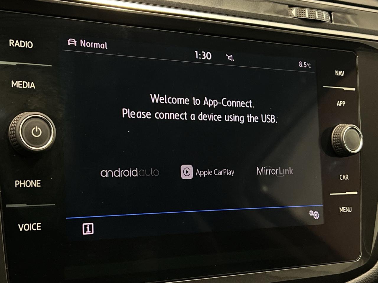 2018 Volkswagen Tiguan COMFORTLINE AWD | HTD LEATHER |PANO ROOF | CARPLAY Photo