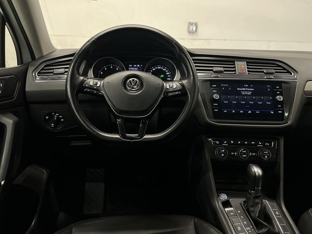 2018 Volkswagen Tiguan COMFORTLINE AWD | HTD LEATHER |PANO ROOF | CARPLAY Photo