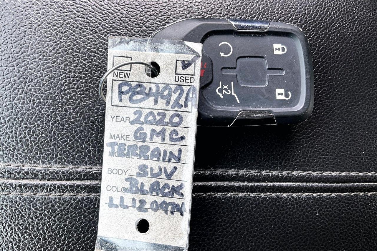 2020 GMC Terrain SLT Elevation | Pro Grade Pkg | Sunroof | AWD Photo