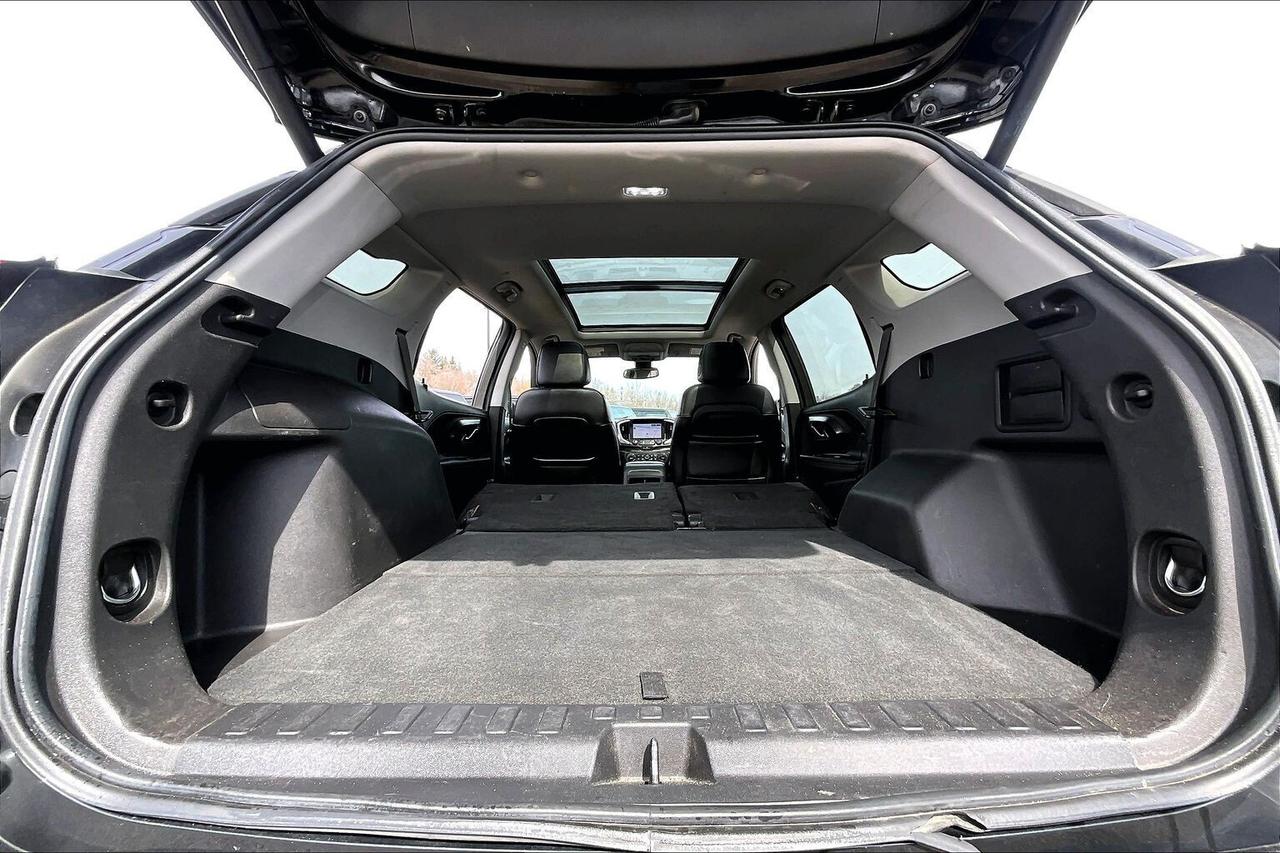 2020 GMC Terrain SLT Elevation | Pro Grade Pkg | Sunroof | AWD Photo