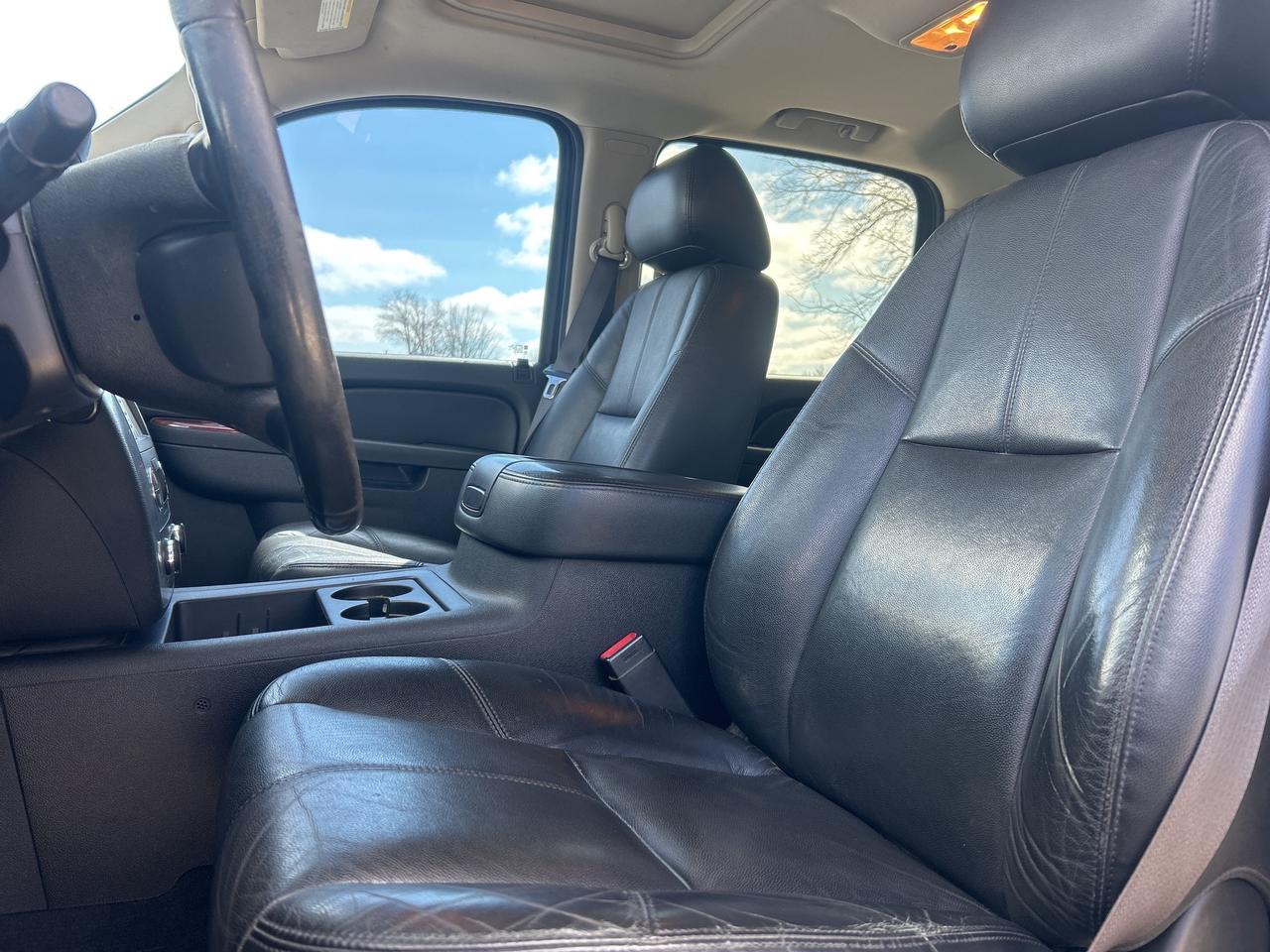 2014 GMC Sierra 2500 HD SLT, HEATED LEATHER, SUNROOF, CLEAN CARFAX! - Photo #12