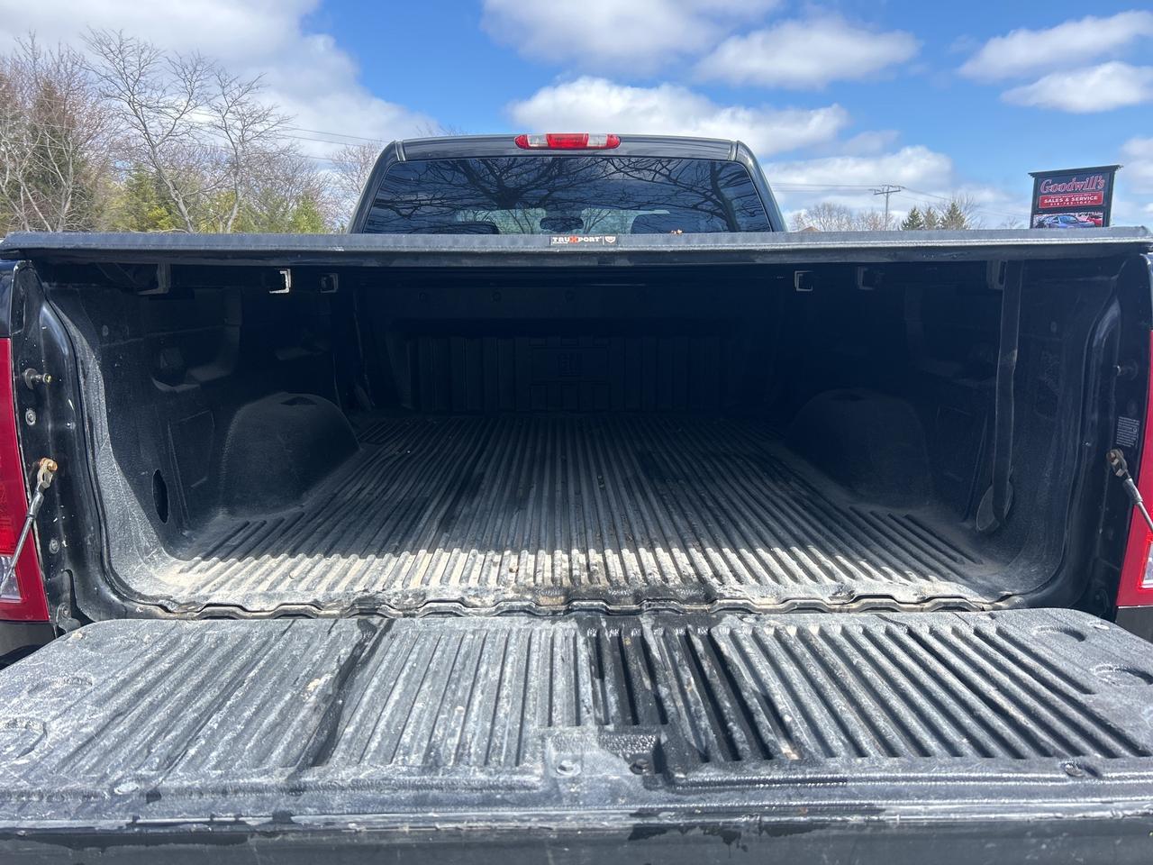 2014 GMC Sierra 2500 HD SLT, HEATED LEATHER, SUNROOF, CLEAN CARFAX! - Photo #22