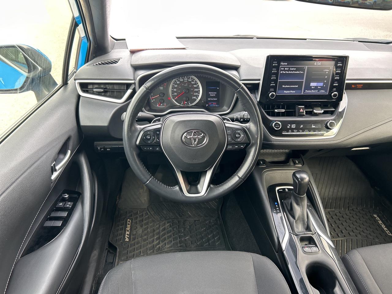 2021 Toyota Corolla Hatchback AUTO, CLEAN CARFAX, BACK UP CAMERA, HEATED SEATS! Photo