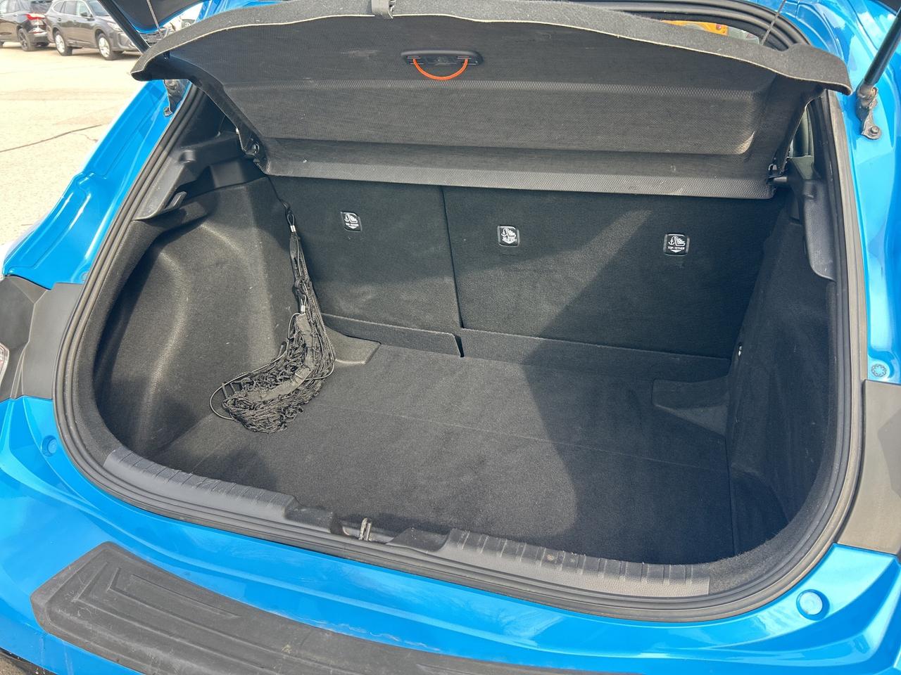 2021 Toyota Corolla Hatchback AUTO, CLEAN CARFAX, BACK UP CAMERA, HEATED SEATS! - Photo #21