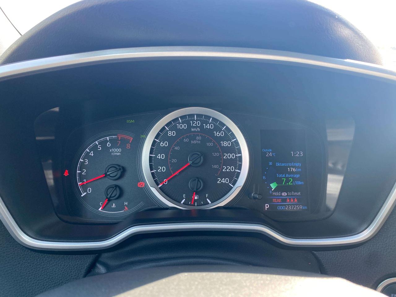 2021 Toyota Corolla AUTO, CLEAN CARFAX, BACK UP CAMERA, HEATED SEATS! - Photo #13