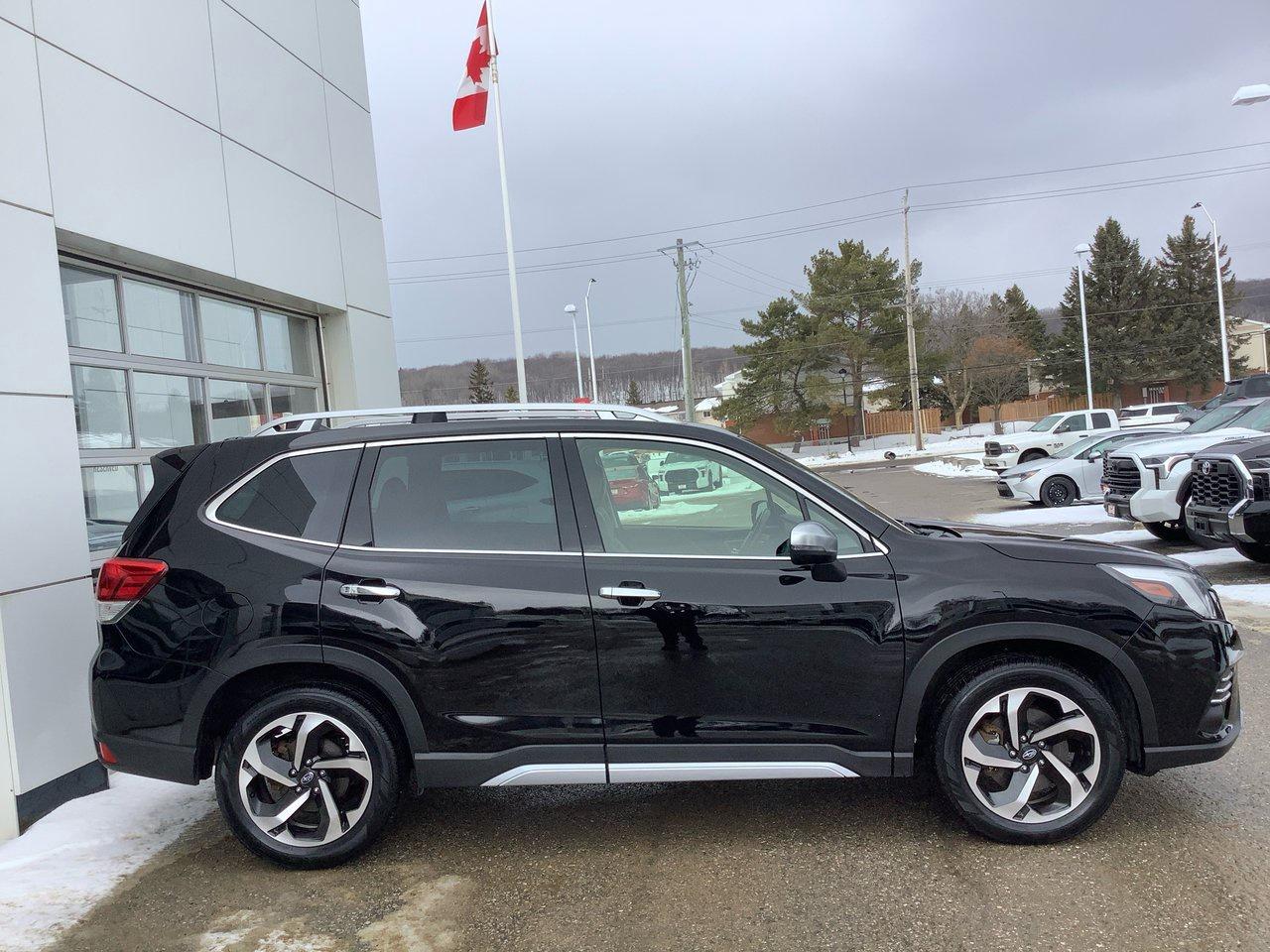 2023 Subaru Forester Premier Photo3