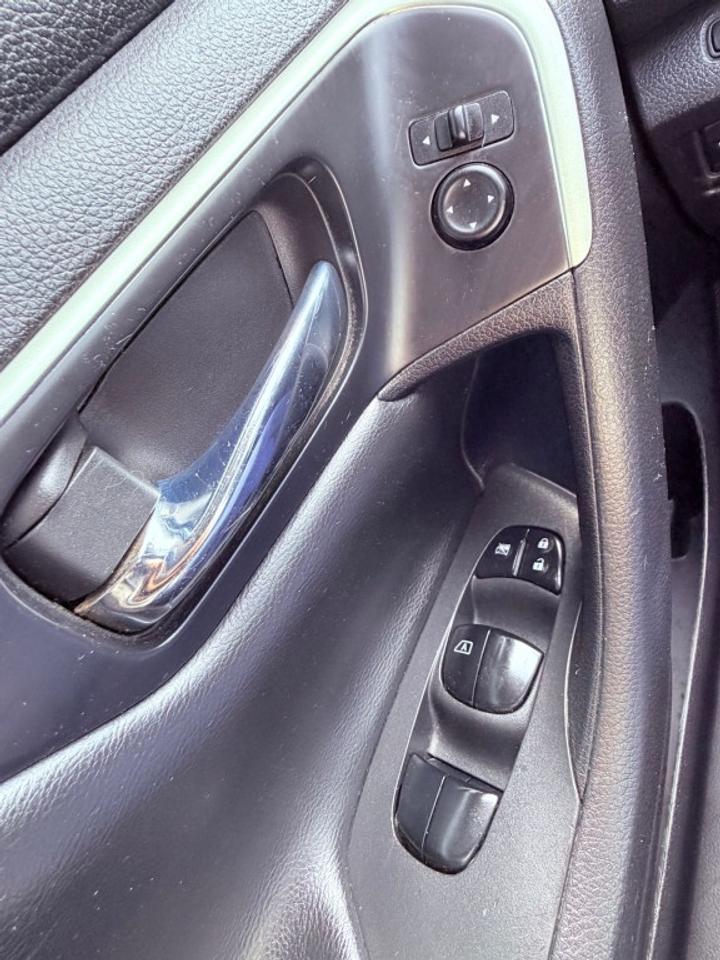 2017 Nissan Altima 4dr Sedan I4 CVT 2.5 Photo