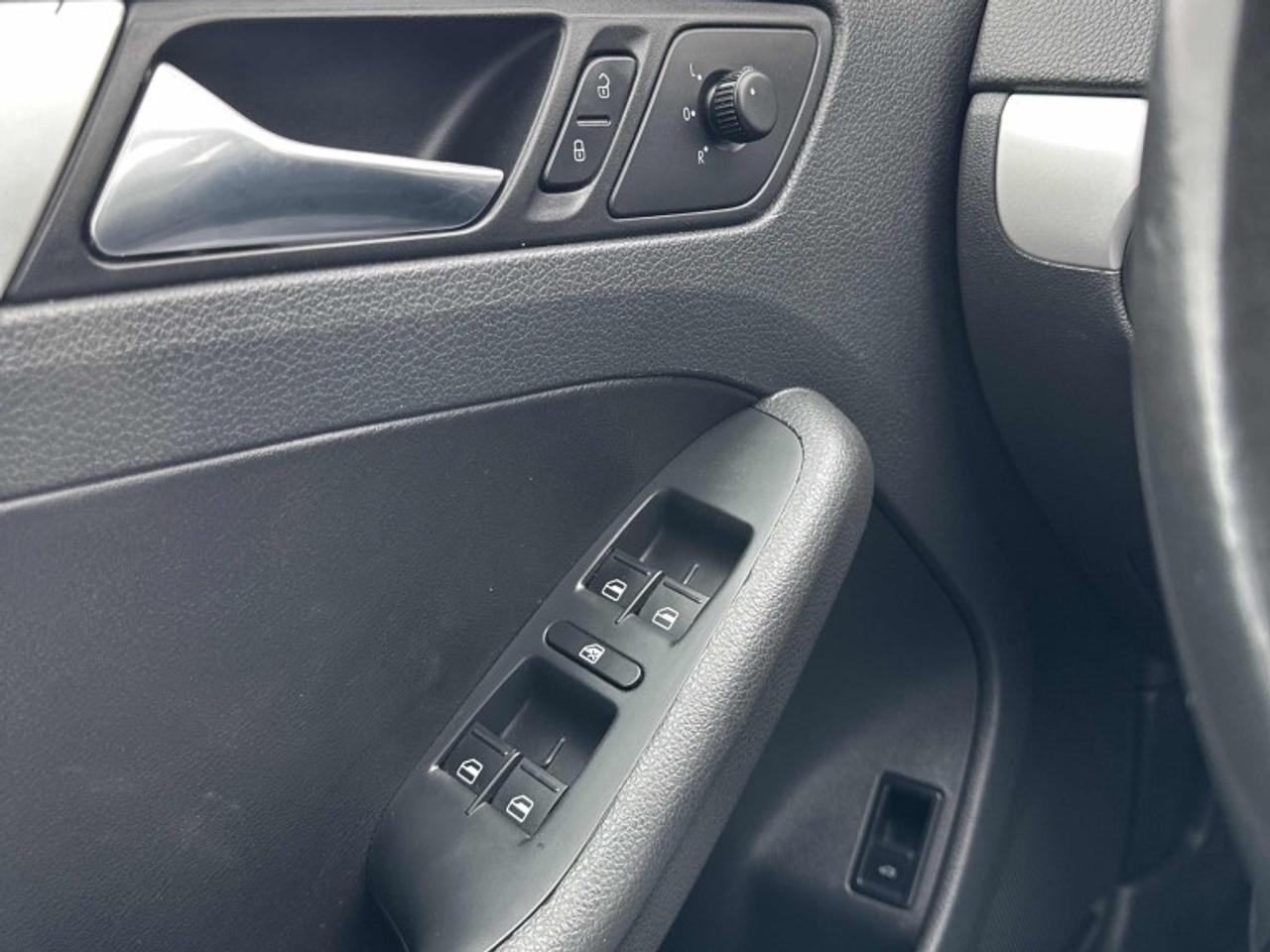 2012 Volkswagen Jetta HIGHLINE Photo