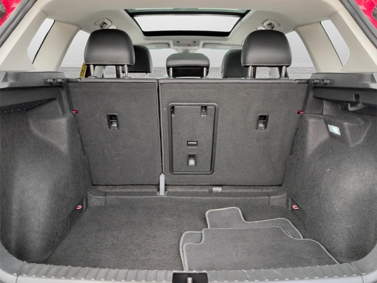2024 Volkswagen Taos Comfortline w/Sunroof Pkg  *CARPLAY* Photo