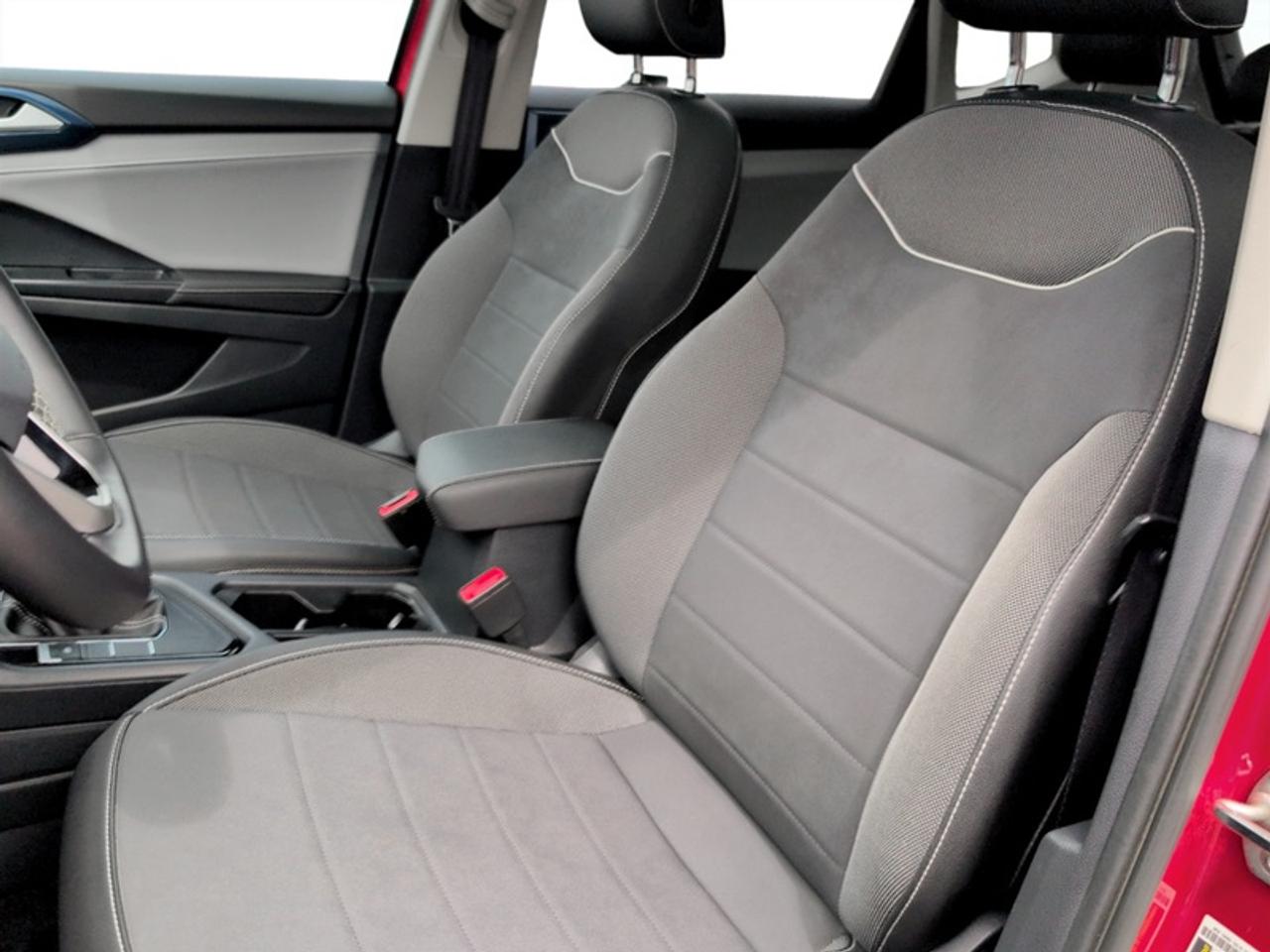 2024 Volkswagen Taos Comfortline w/Sunroof Pkg  *CARPLAY* Photo