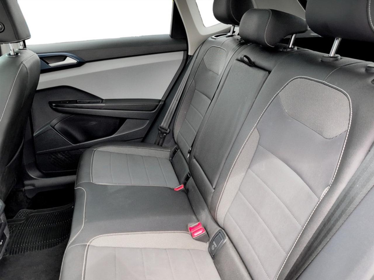 2024 Volkswagen Taos Comfortline w/Sunroof Pkg  *CARPLAY* Photo