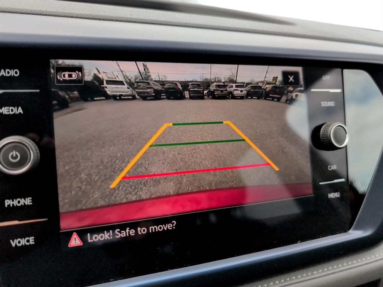 2024 Volkswagen Taos Comfortline w/Sunroof Pkg  *CARPLAY* Photo