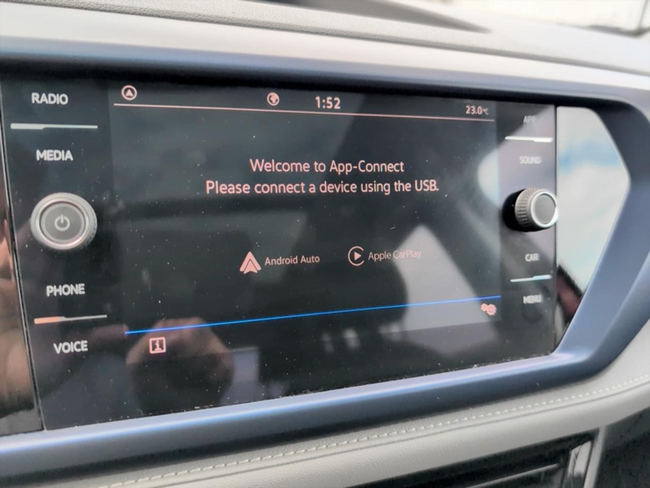 2024 Volkswagen Taos Comfortline w/Sunroof Pkg  *CARPLAY* Photo
