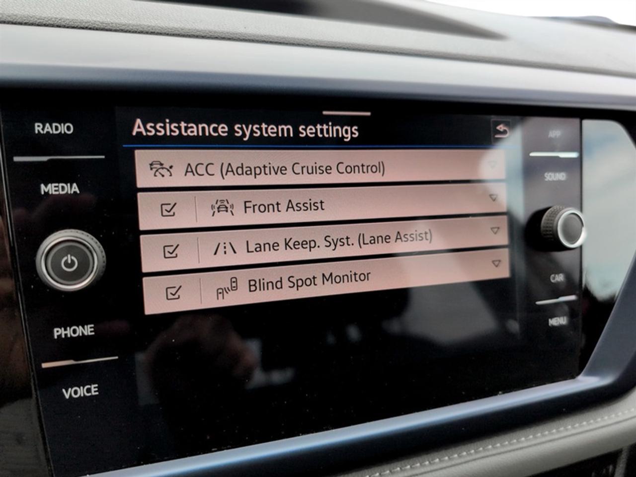 2024 Volkswagen Taos Comfortline w/Sunroof Pkg  *CARPLAY* Photo