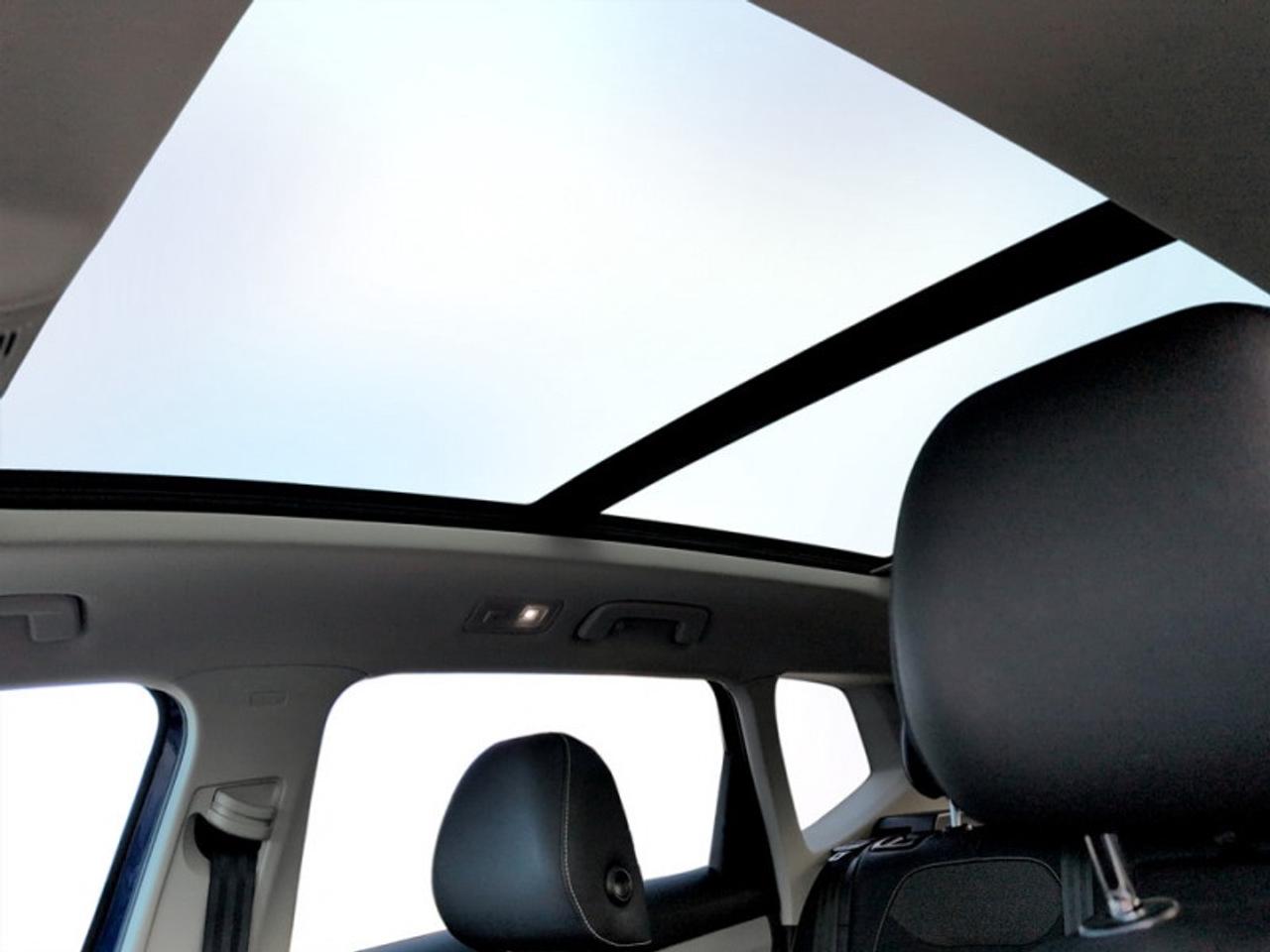 2024 Volkswagen Taos Comfortline w/Sunroof Pkg  *CLEAN CF* Photo