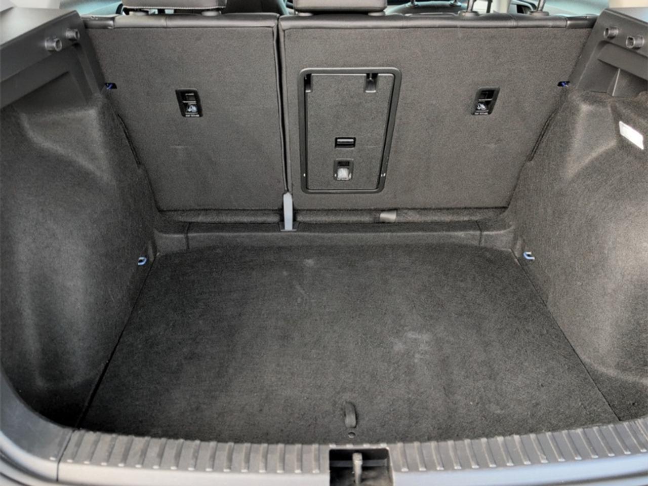 2024 Volkswagen Taos Comfortline w/Sunroof Pkg  *CLEAN CF* Photo