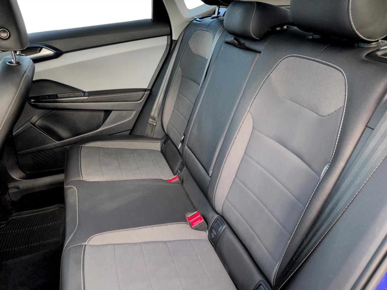 2024 Volkswagen Taos Comfortline w/Sunroof Pkg  *CLEAN CF* Photo