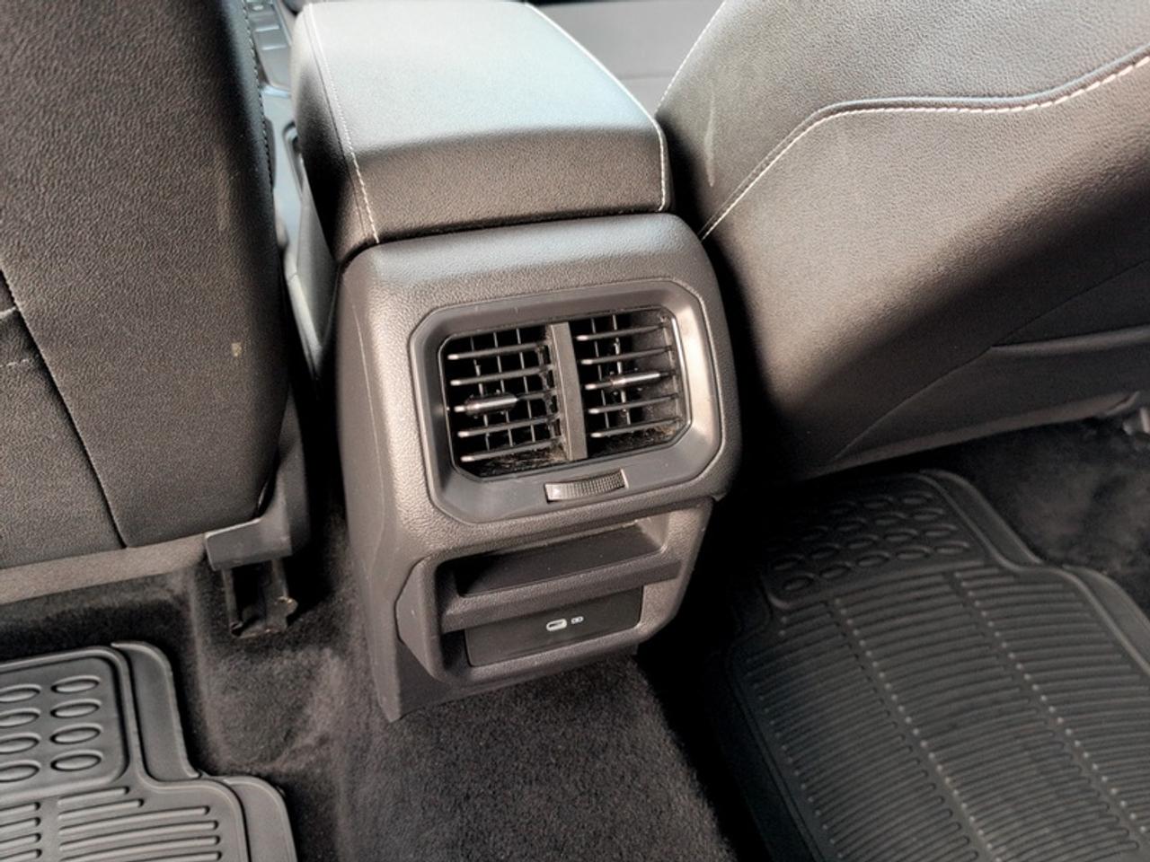 2024 Volkswagen Taos Comfortline w/Sunroof Pkg  *CLEAN CF* Photo