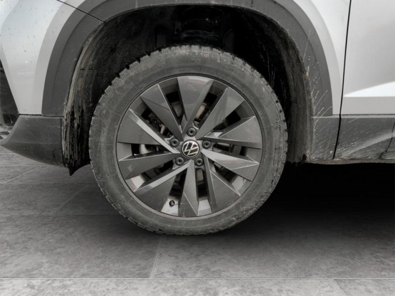 2024 Volkswagen Taos Comfortline w/Sunroof Pkg  *CARPLAY* Photo