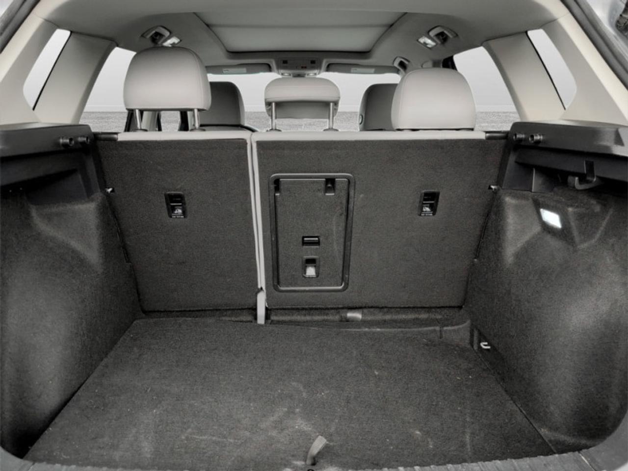 2024 Volkswagen Taos Comfortline w/Sunroof Pkg  *CARPLAY* Photo