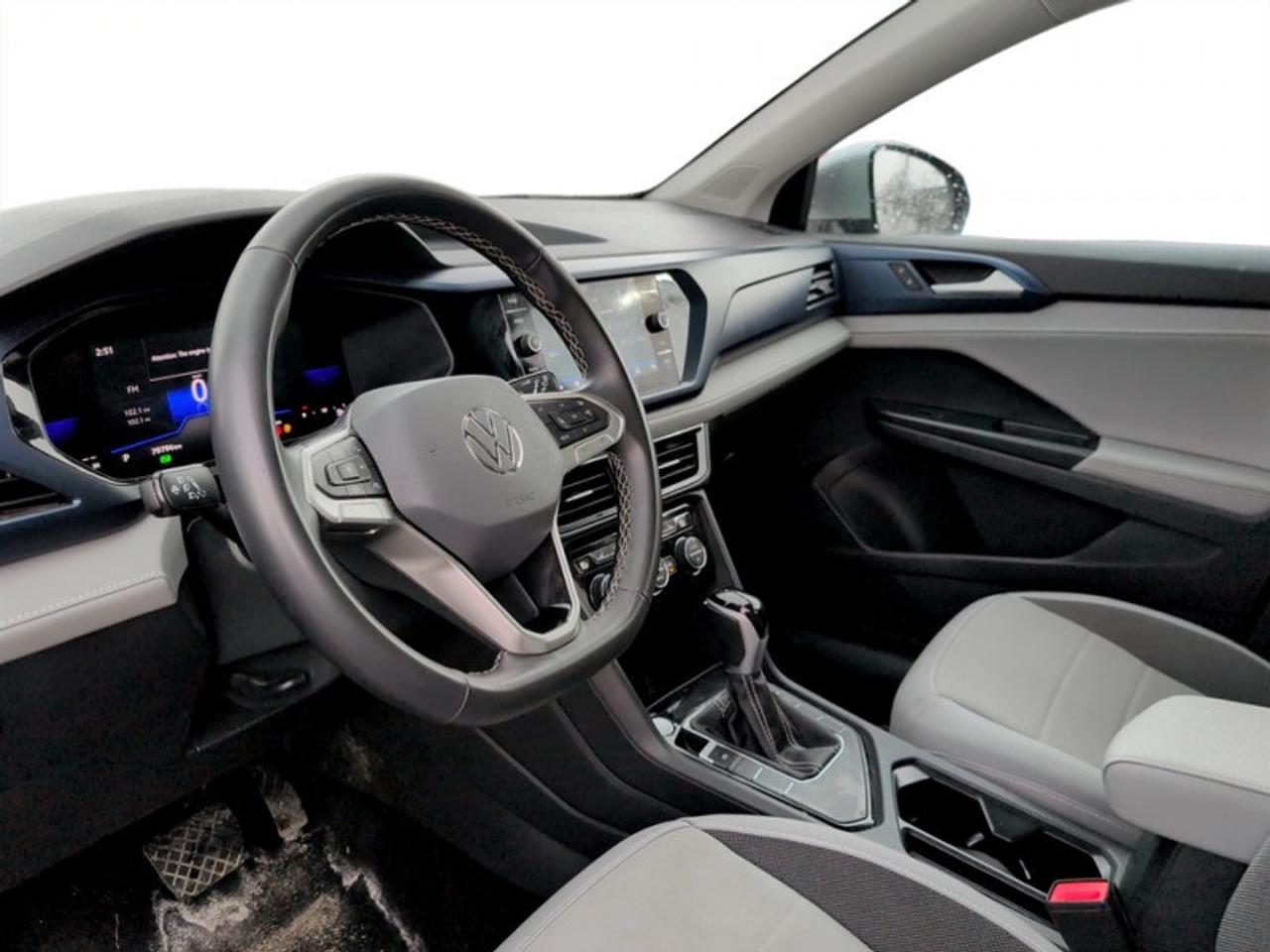 2024 Volkswagen Taos Comfortline w/Sunroof Pkg  *CARPLAY* Photo