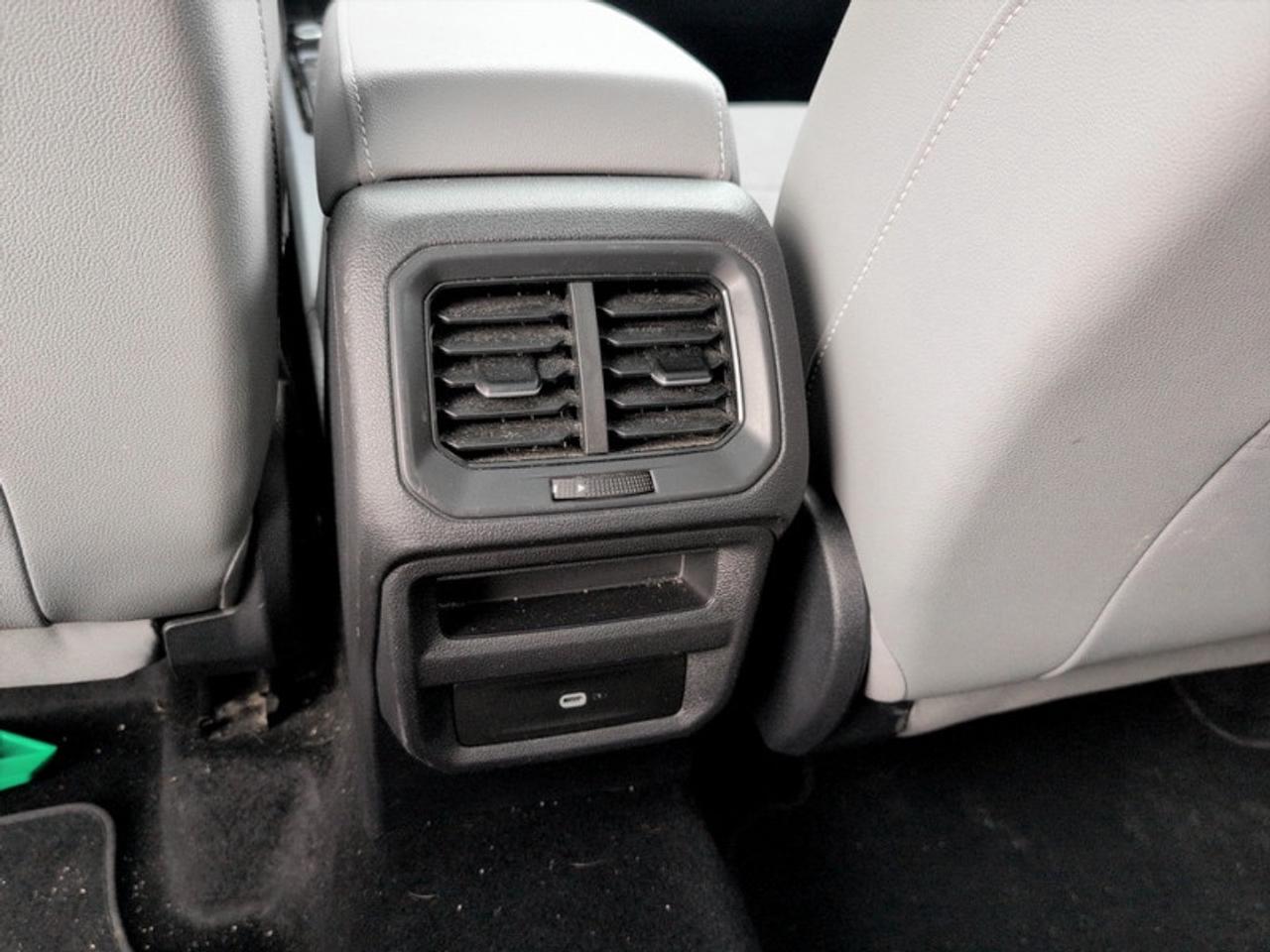 2024 Volkswagen Taos Comfortline w/Sunroof Pkg  *CARPLAY* Photo