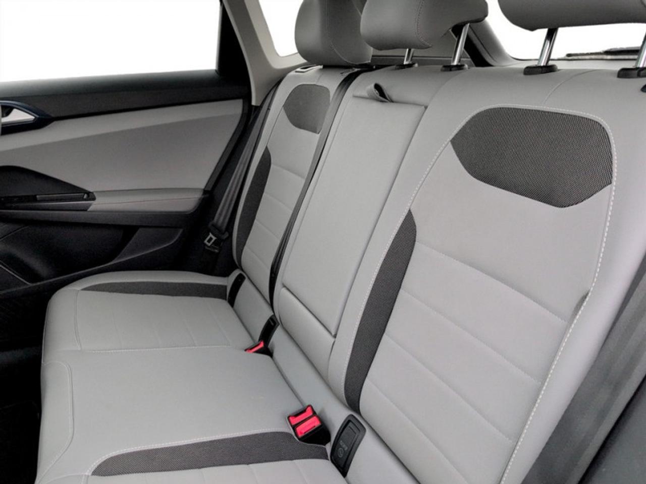 2024 Volkswagen Taos Comfortline w/Sunroof Pkg  *CARPLAY* Photo