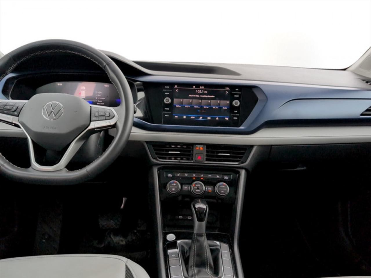 2024 Volkswagen Taos Comfortline w/Sunroof Pkg  *CARPLAY* Photo