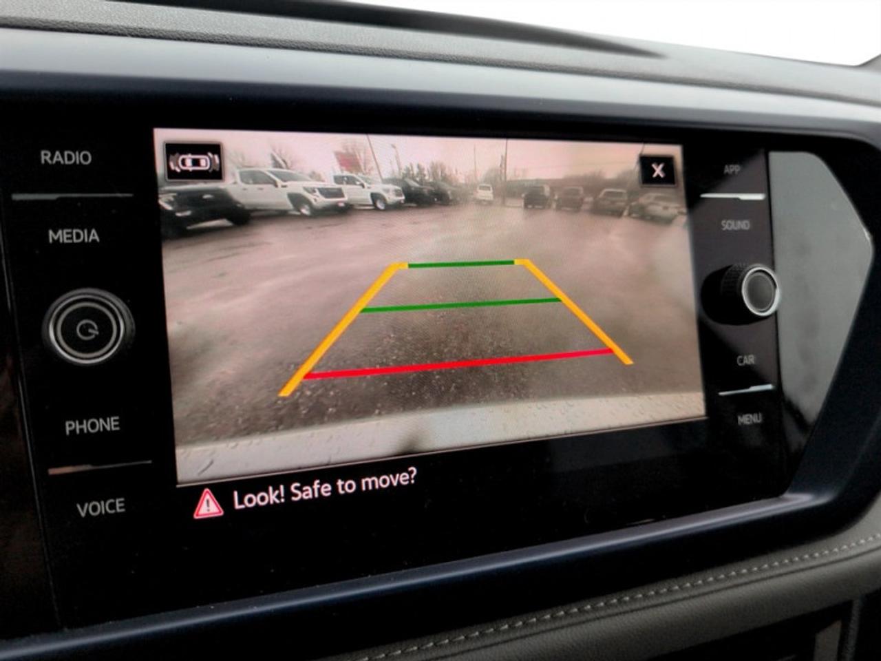 2024 Volkswagen Taos Comfortline w/Sunroof Pkg  *CARPLAY* Photo