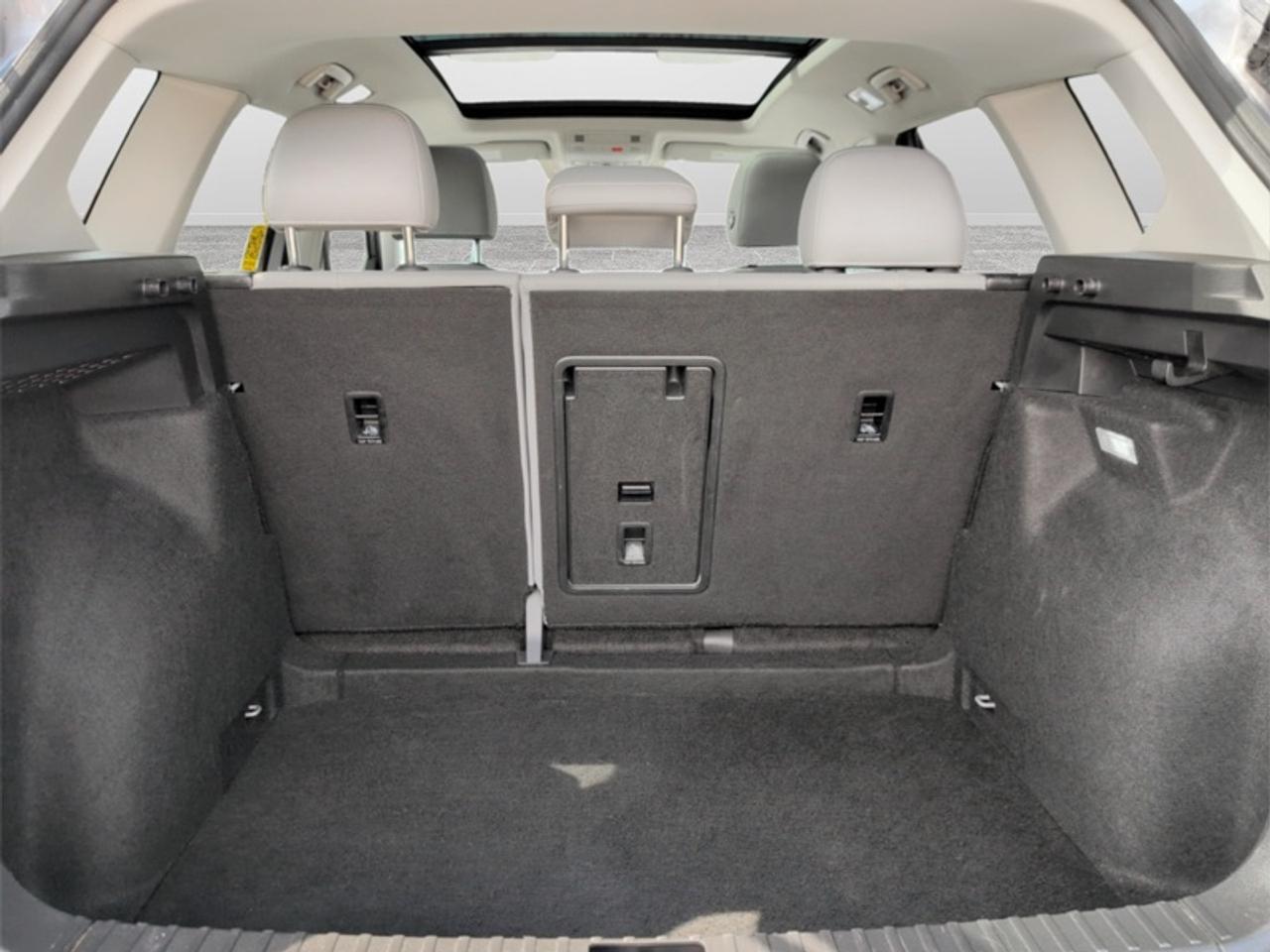 2024 Volkswagen Taos Comfortline w/Sunroof Pkg  *CARPLAY* Photo