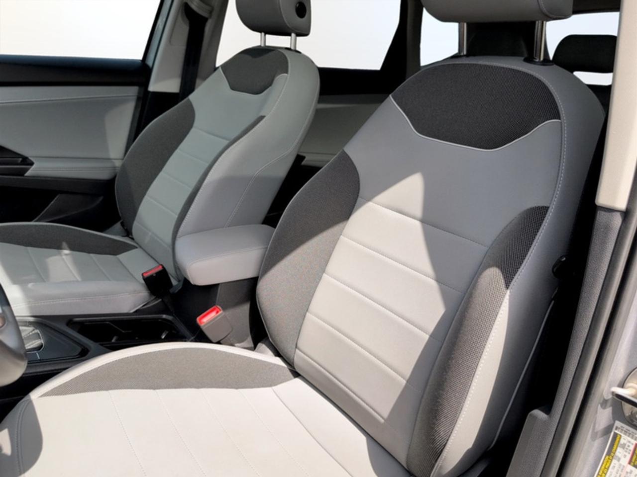 2024 Volkswagen Taos Comfortline w/Sunroof Pkg  *CARPLAY* Photo