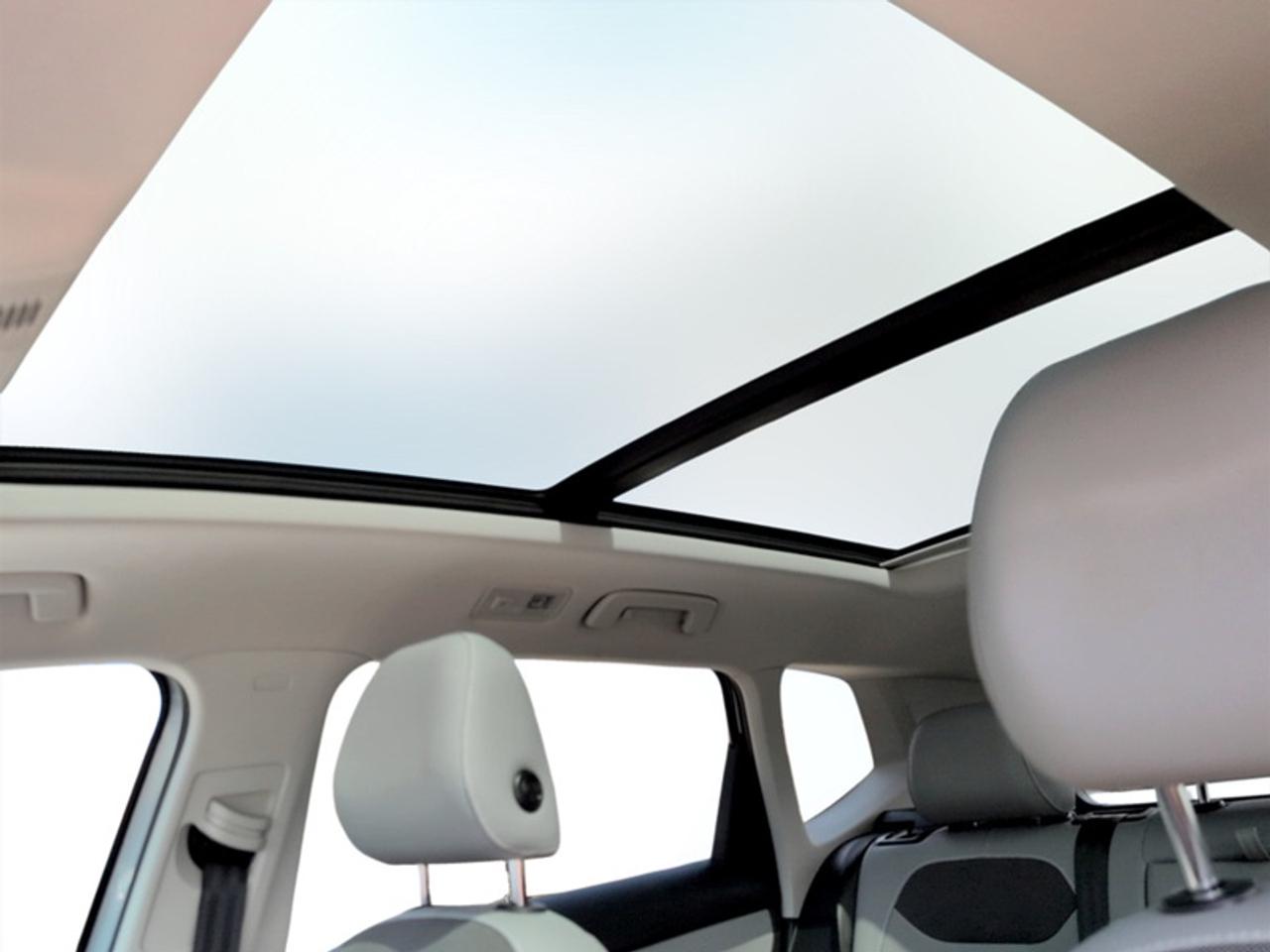 2024 Volkswagen Taos Comfortline w/Sunroof Pkg  *CARPLAY* Photo