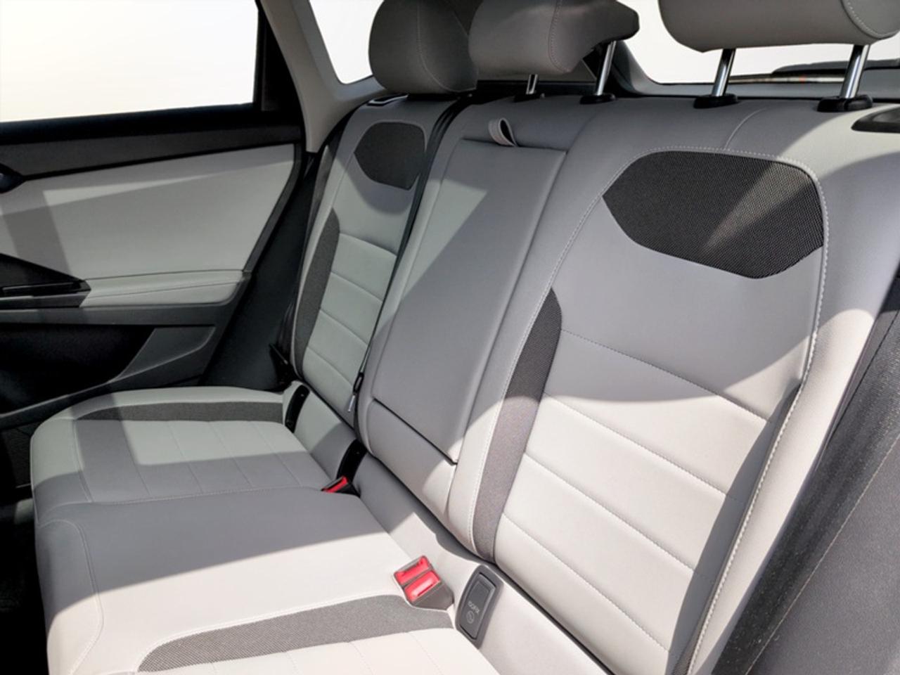 2024 Volkswagen Taos Comfortline w/Sunroof Pkg  *CARPLAY* Photo